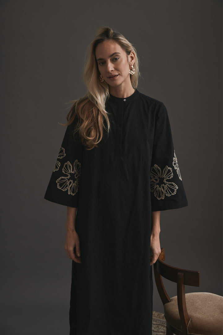 Heartmade HMVikas kjole DRESSES 907 Black embroidery